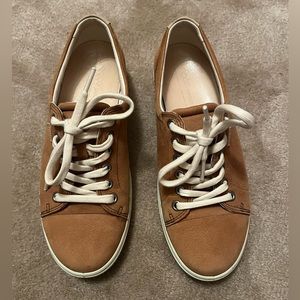 Womens Ecco low profile shoe. Size 7. Great shoes in great condition!